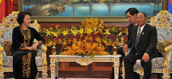 Vietnamese parliament chief visits Cambodia on bilateral relations